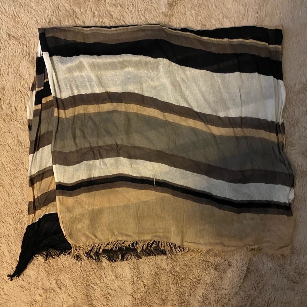 EUC banana republic neutral scarf